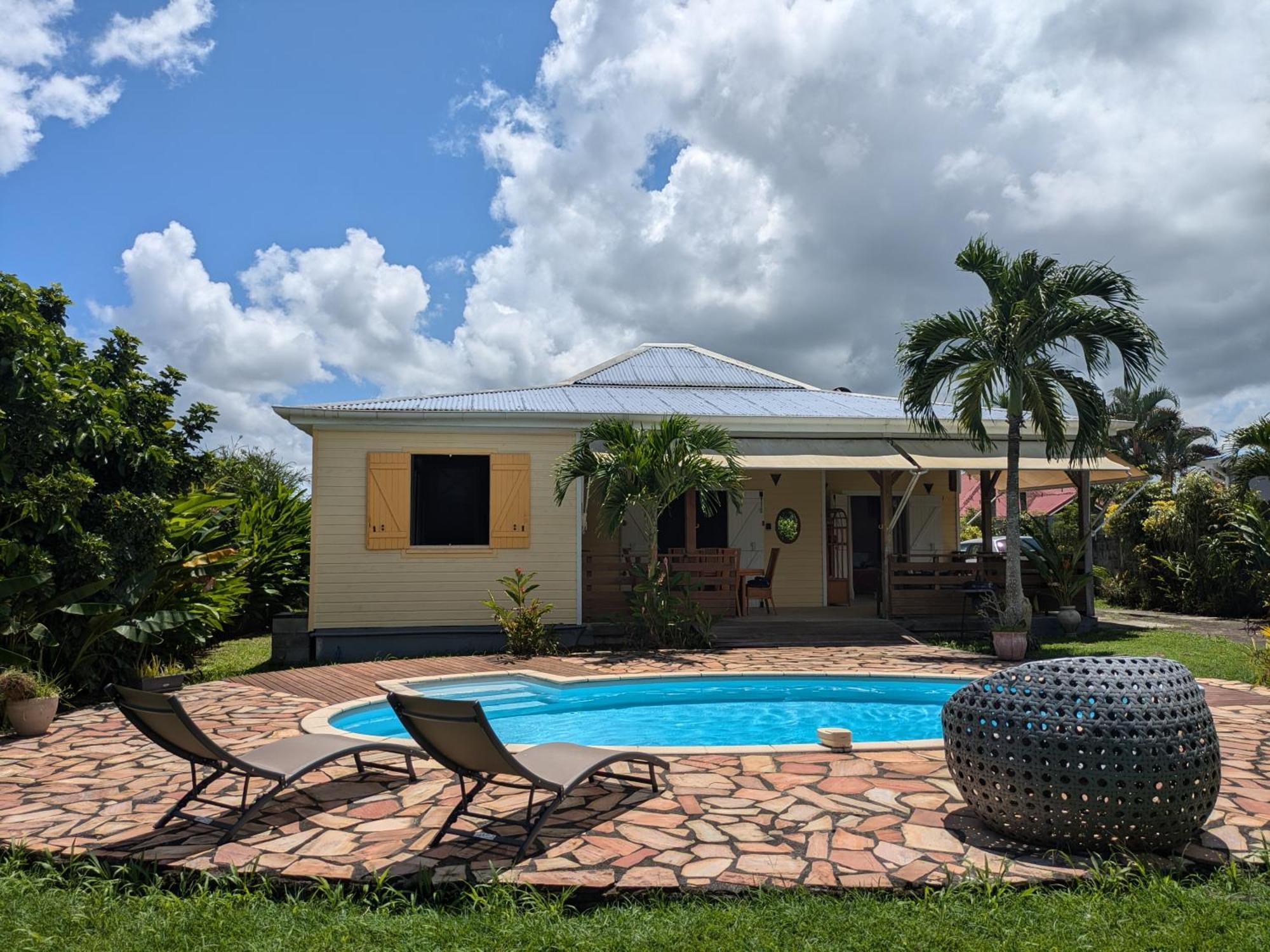 Charmante Villa Creole Climatisee, Jardin Tropical Et Piscine Prives Lamentin 외부 사진